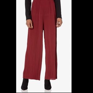 EUC Pleated stretch pants